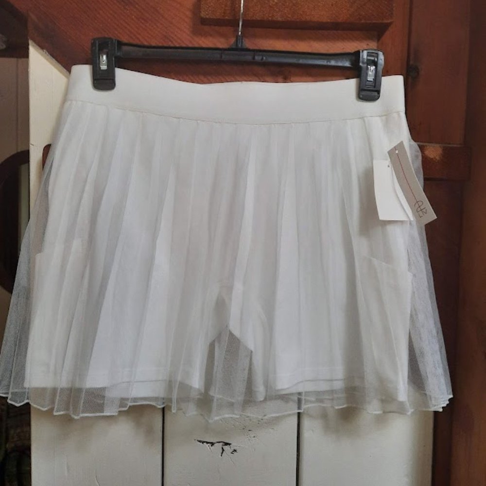 2 LIV Women's White Mesh Pleated Skort Golf/Tennis/Pickleball NWT L